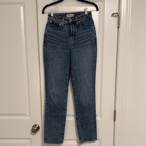 Madewell size 25 medium wash Straight Leg Jeans